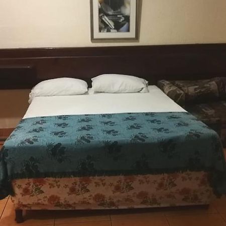 Carnetta'S House Hotell Maraval Eksteriør bilde