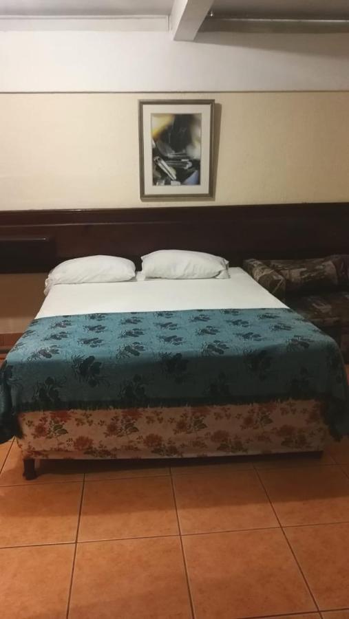 Carnetta'S House Hotell Maraval Eksteriør bilde